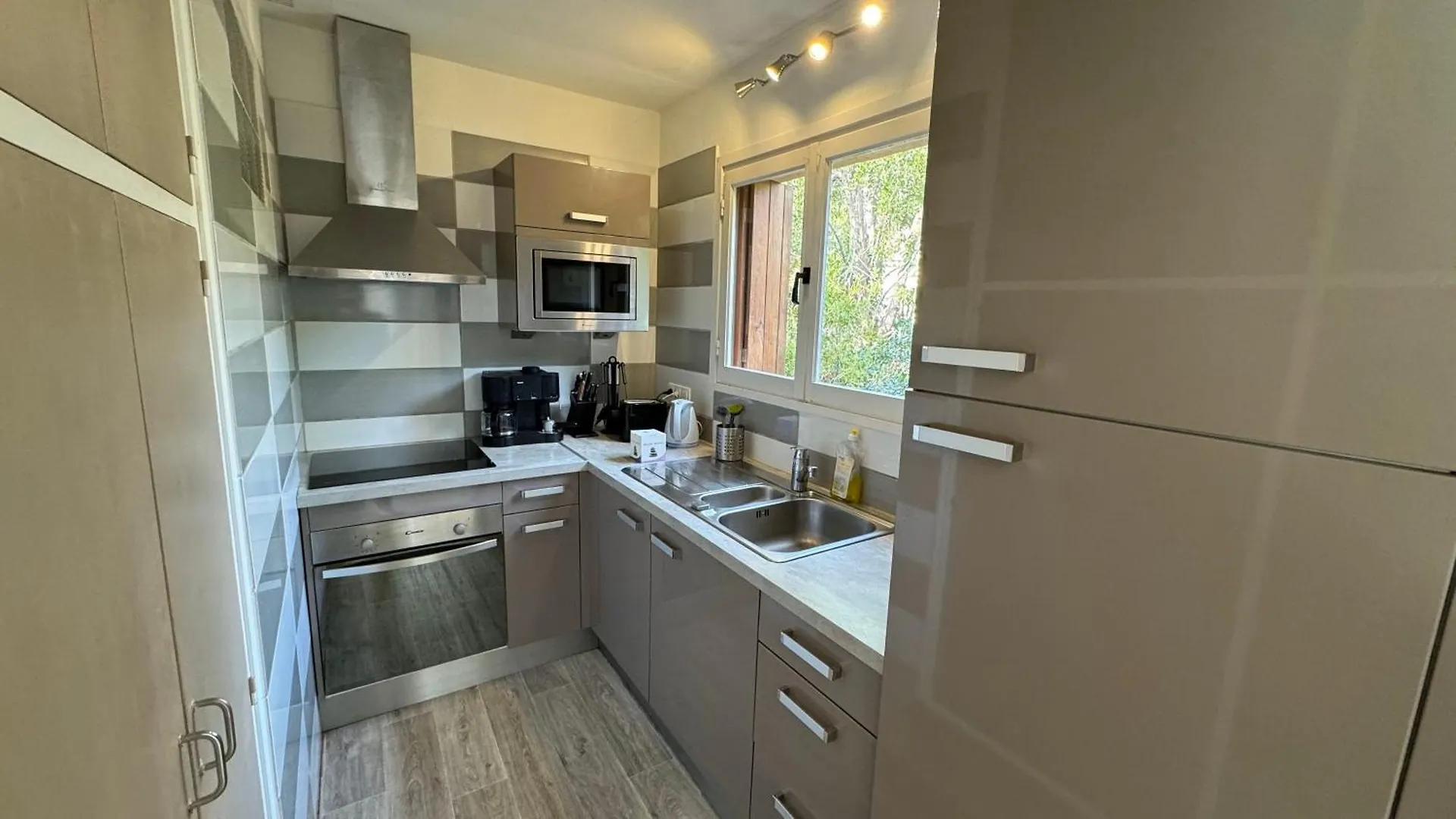 Appartement Est Classe 3 Etoiles Au 1Er Etage D'Une Maison Avec Jardin Dans Un Quartier Calme Cavalaire-sur-Mer Apartamento